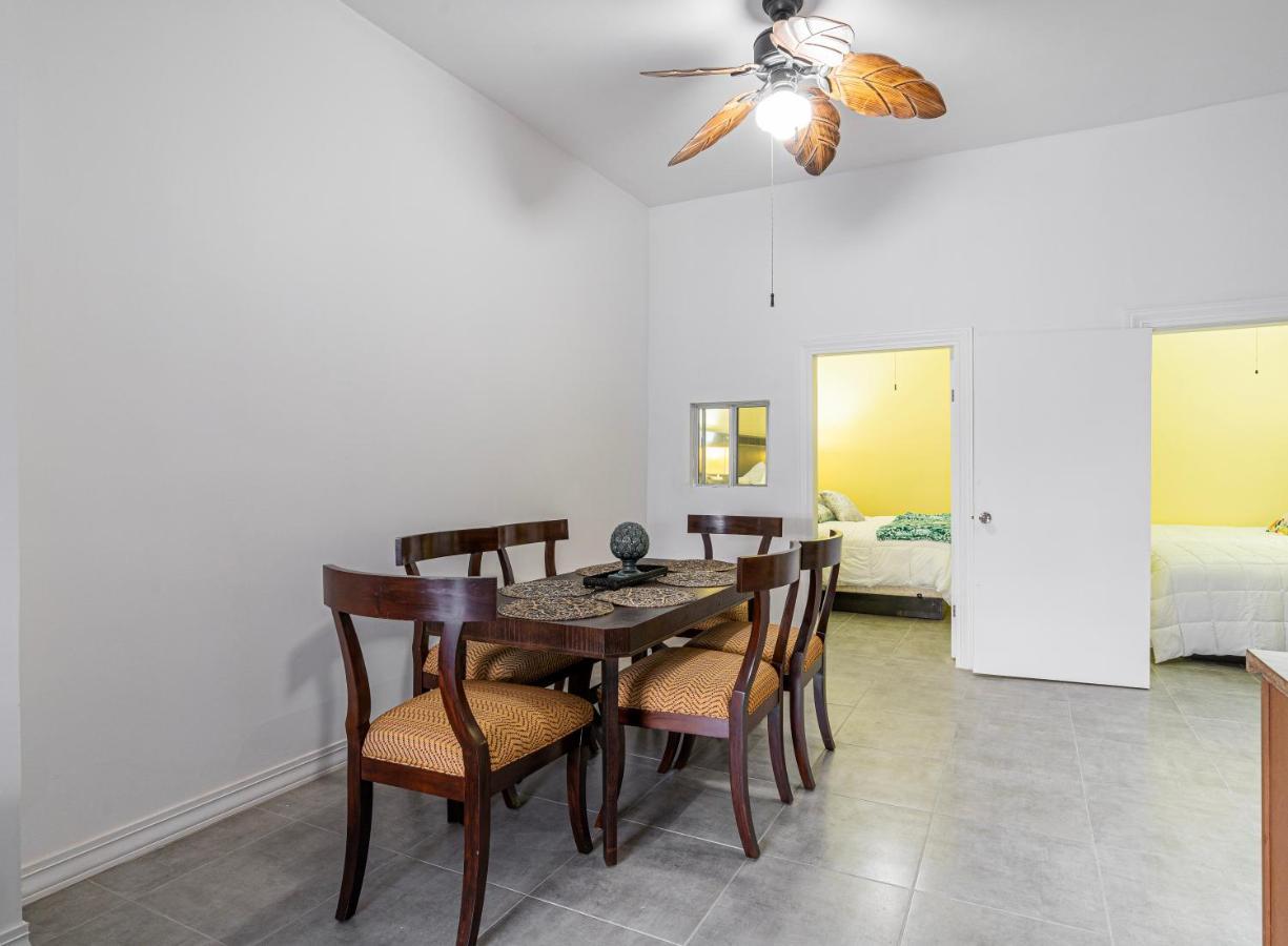 2 Br/ 1 Ba Home, Sleeps 10, 1 Min Walk To Rosarito Beach 외부 사진