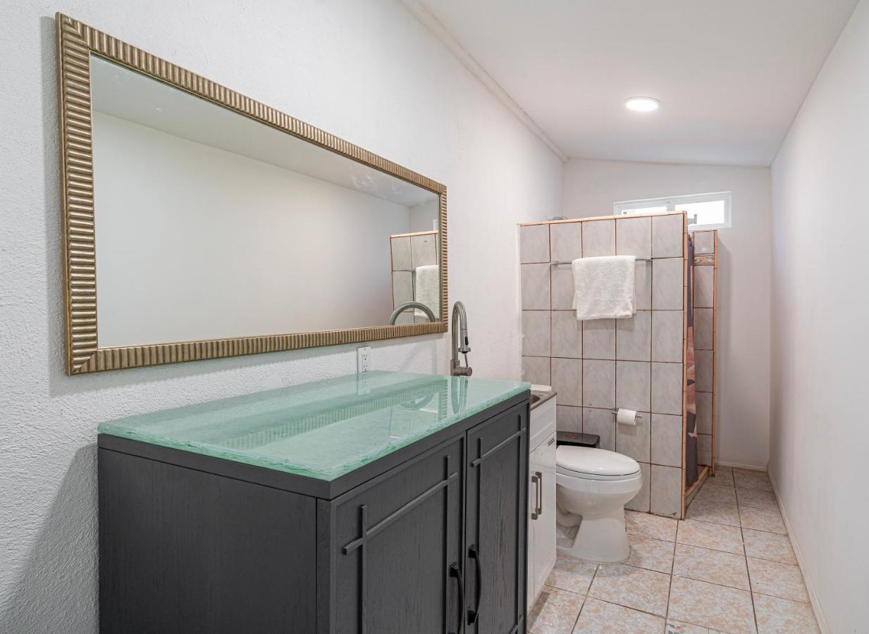 2 Br/ 1 Ba Home, Sleeps 10, 1 Min Walk To Rosarito Beach 외부 사진