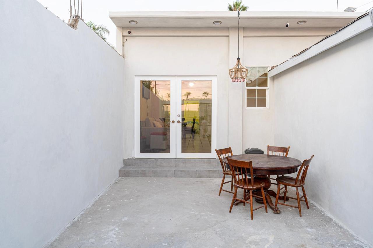 2 Br/ 1 Ba Home, Sleeps 10, 1 Min Walk To Rosarito Beach 외부 사진